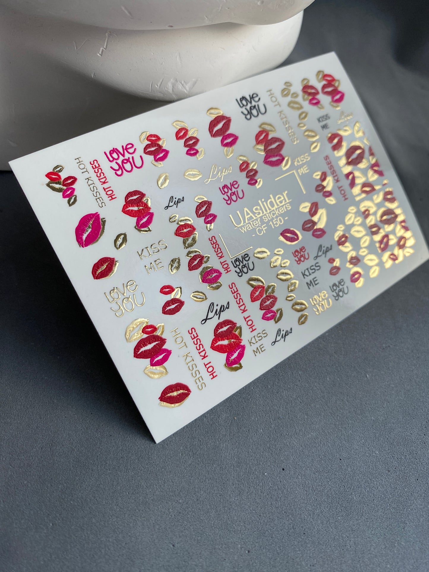 Nálepka na nehty CF-150 | Kiss Print vodní obtisky na nehty | Červené rty, milostné citáty a zlatá fólie