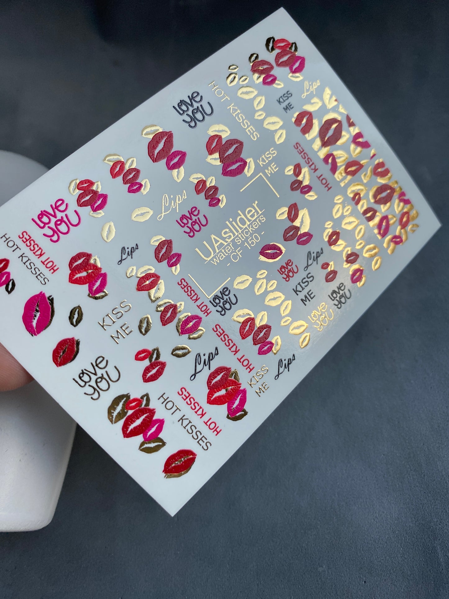 Nálepka na nehty CF-150 | Kiss Print vodní obtisky na nehty | Červené rty, milostné citáty a zlatá fólie