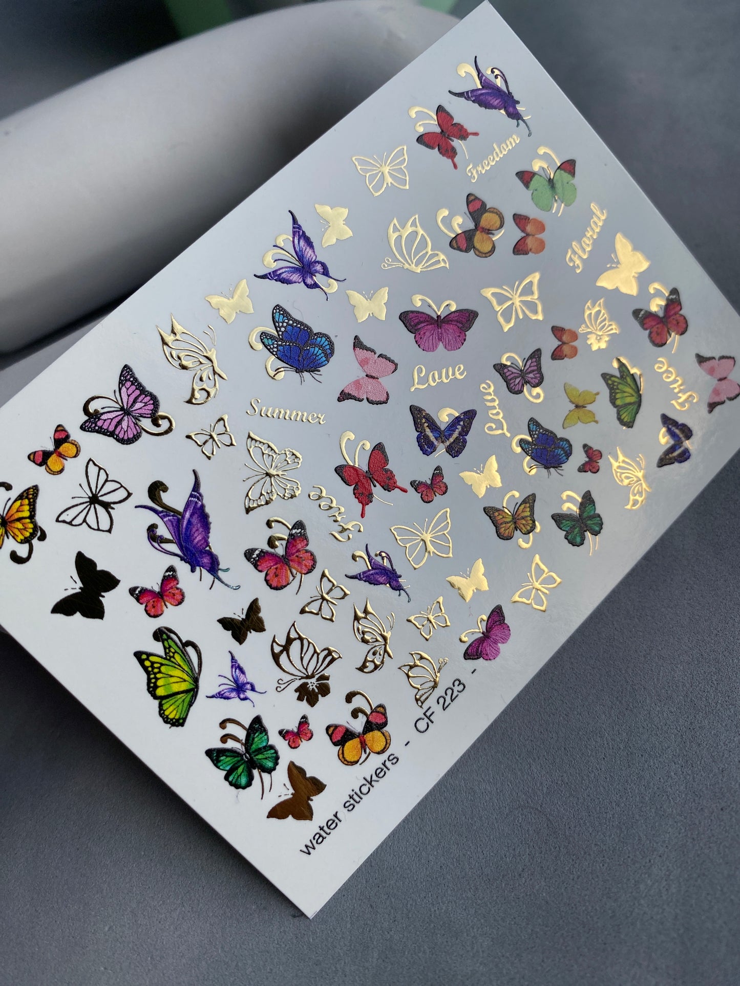 Adesivo per Unghie CF-223 | Adesivi per Unghie a Trasferimento d'Acqua Farfalla | Ali Colorate e Foglia d'Oro