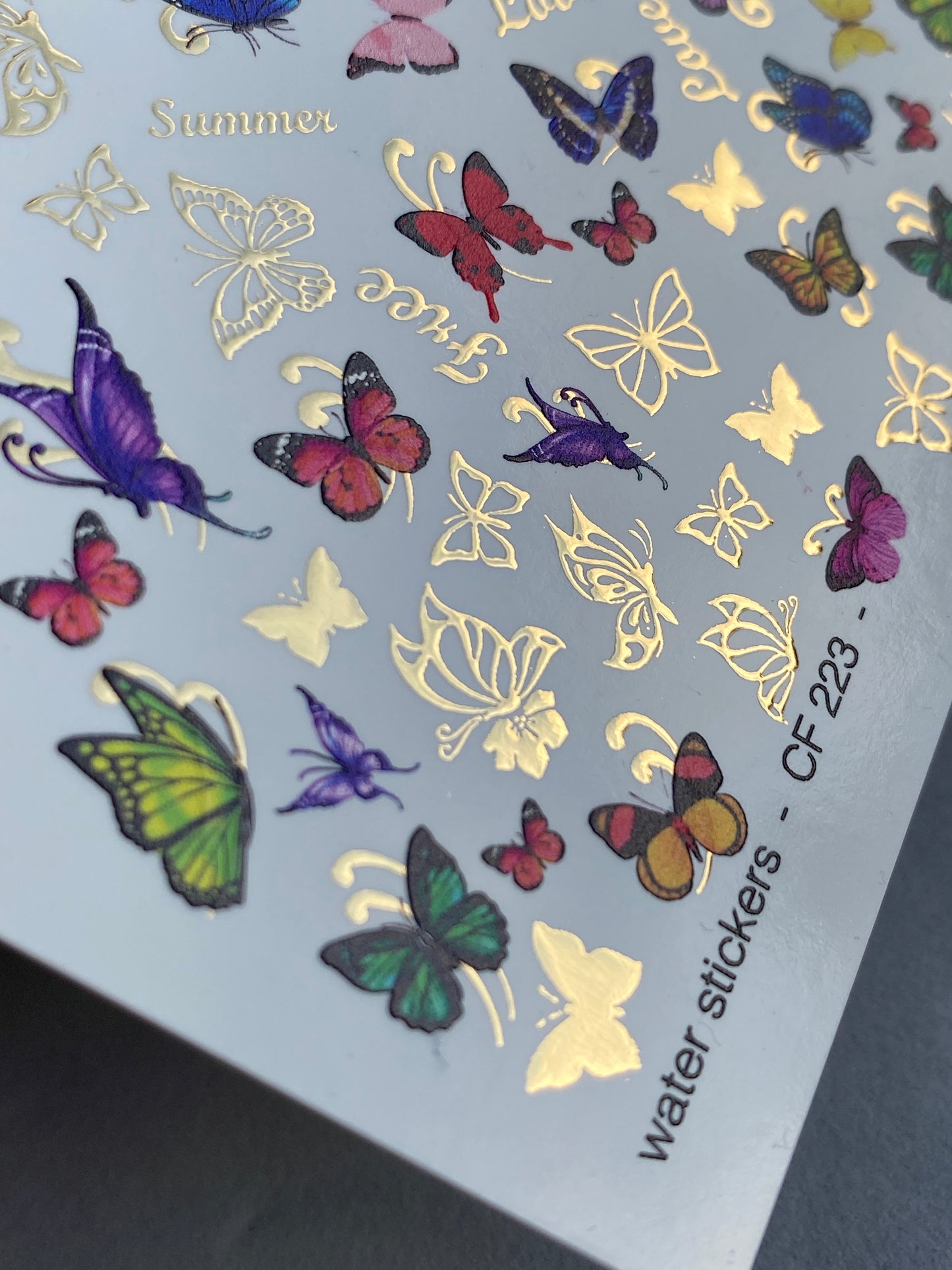 Adesivo per Unghie CF-223 | Adesivi per Unghie a Trasferimento d'Acqua Farfalla | Ali Colorate e Foglia d'Oro