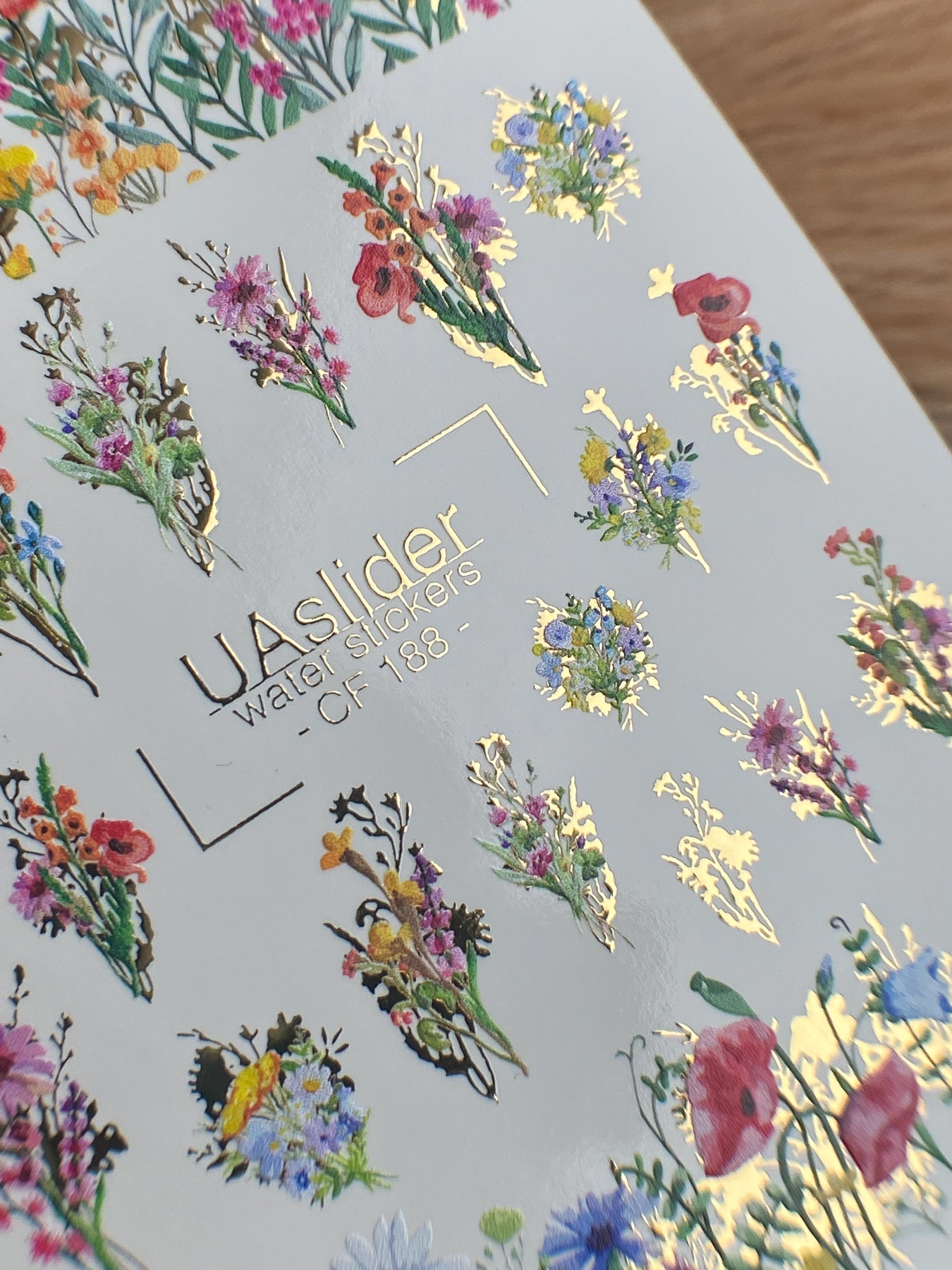 ネイルウォーターデカール CF-188 | ネイルウォーターデカール | ゴールデンアクセント付きワイルドフラワーブーケ