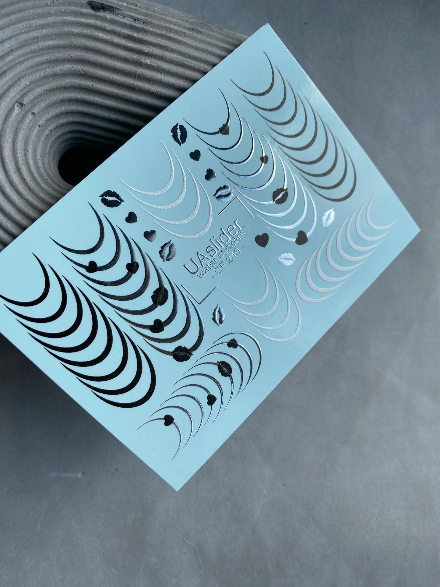 ネイルウォーターデカール CF-249 | フレンチウォータースライドネイルデカール | 黒と銀のハート付き曲線