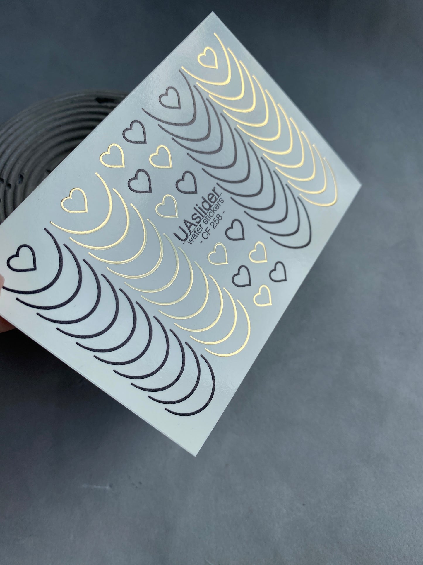 Decalcomanii de apă pentru unghii CF-258 | Decalcomanii franțuzești pentru unghii cu alunecare pe apă | Linii negre și aurii cu inimioare