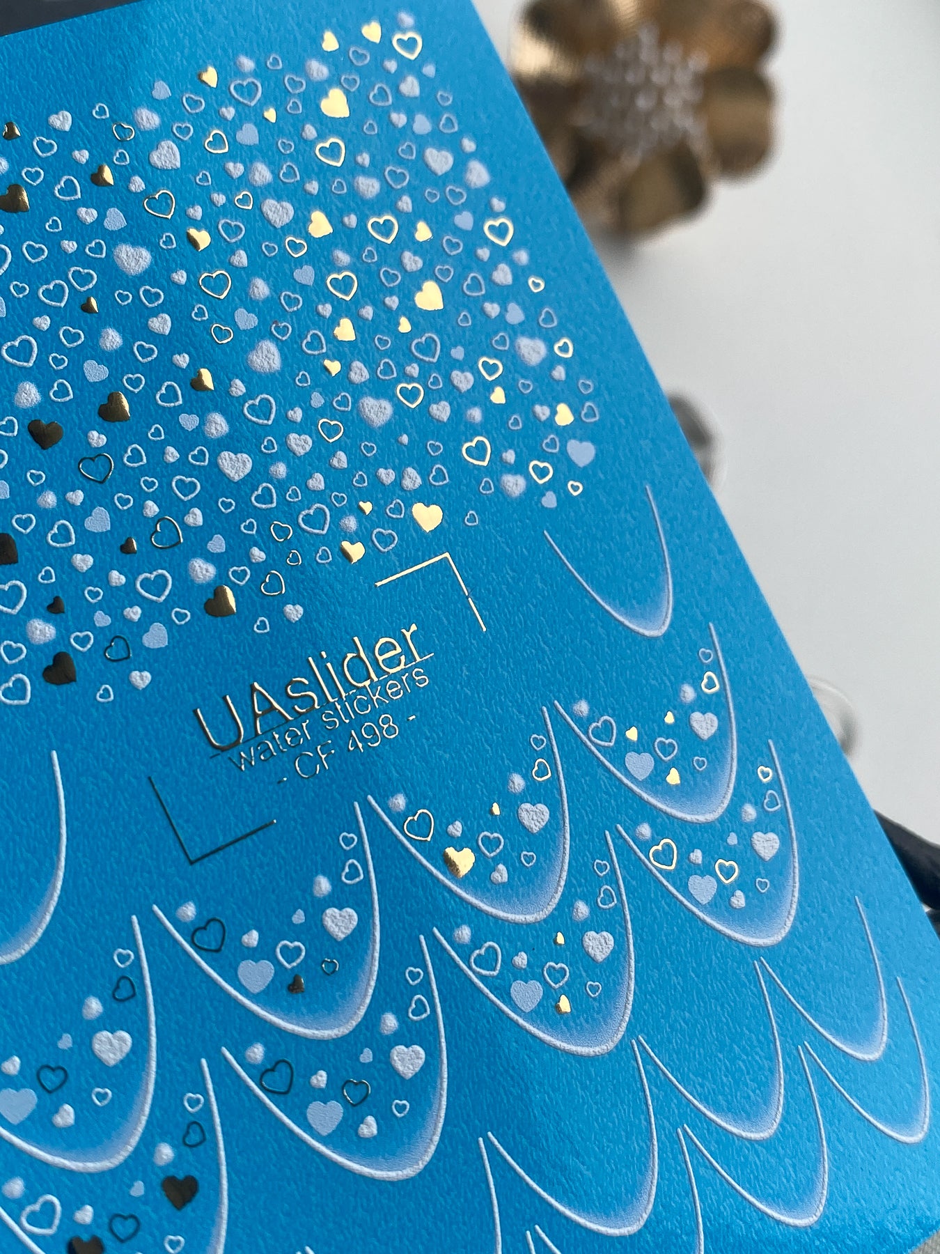 Köröm víz matrica CF-498 | Kék és fehér szív köröm víz matricák arany fóliával | Romantikus köröm matricák