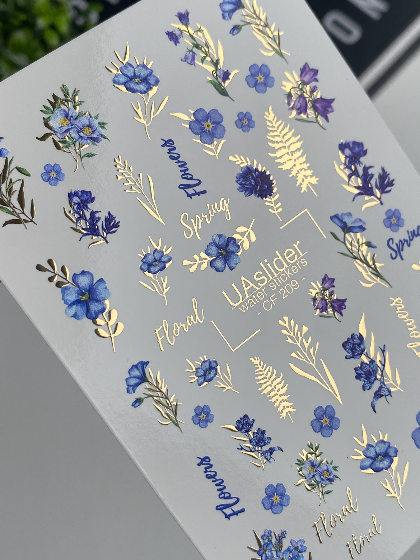 Calcomanía de Agua para Uñas CF-209 | Calcomanías de Agua para Uñas | Flores Silvestres Azules con Detalles en Papel Dorado