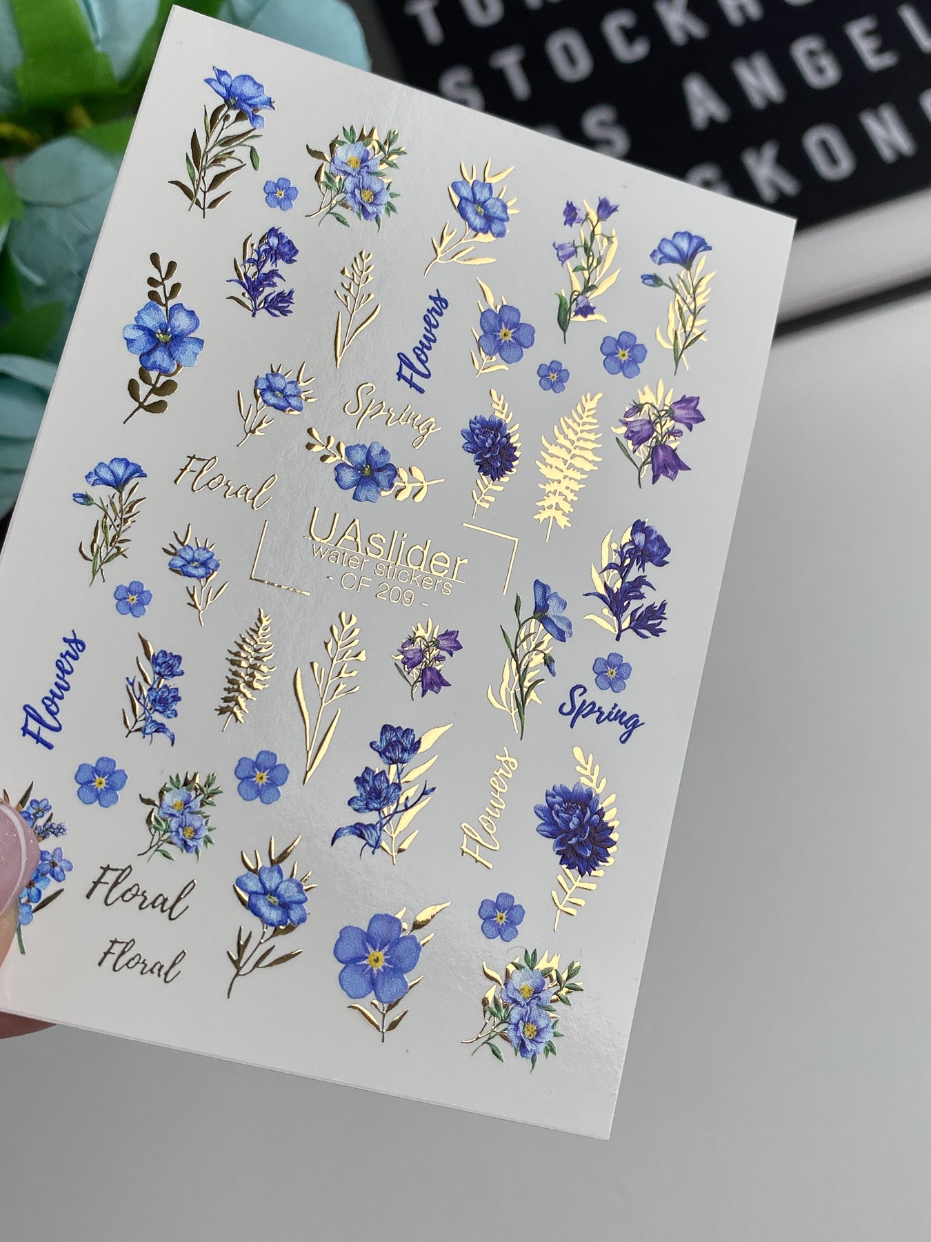 Calcomanía de Agua para Uñas CF-209 | Calcomanías de Agua para Uñas | Flores Silvestres Azules con Detalles en Papel Dorado