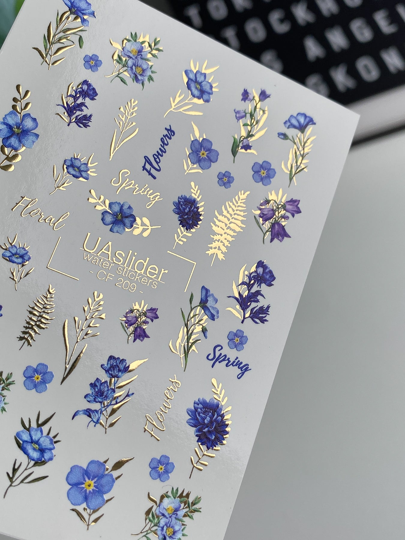 Calcomanía de Agua para Uñas CF-209 | Calcomanías de Agua para Uñas | Flores Silvestres Azules con Detalles en Papel Dorado