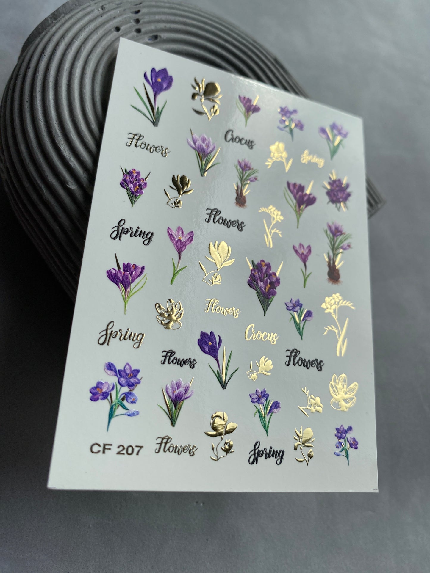 ملصق مائي للأظافر CF-207 | ملصقات مائية للأظافر | زهور كروكس بنفسجية مع لمسات من ورق الذهب