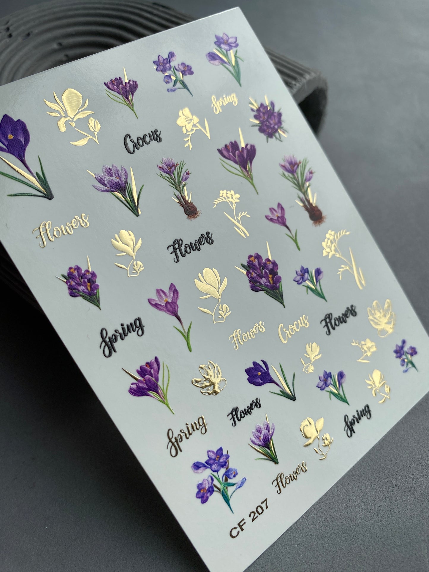 ملصق مائي للأظافر CF-207 | ملصقات مائية للأظافر | زهور كروكس بنفسجية مع لمسات من ورق الذهب