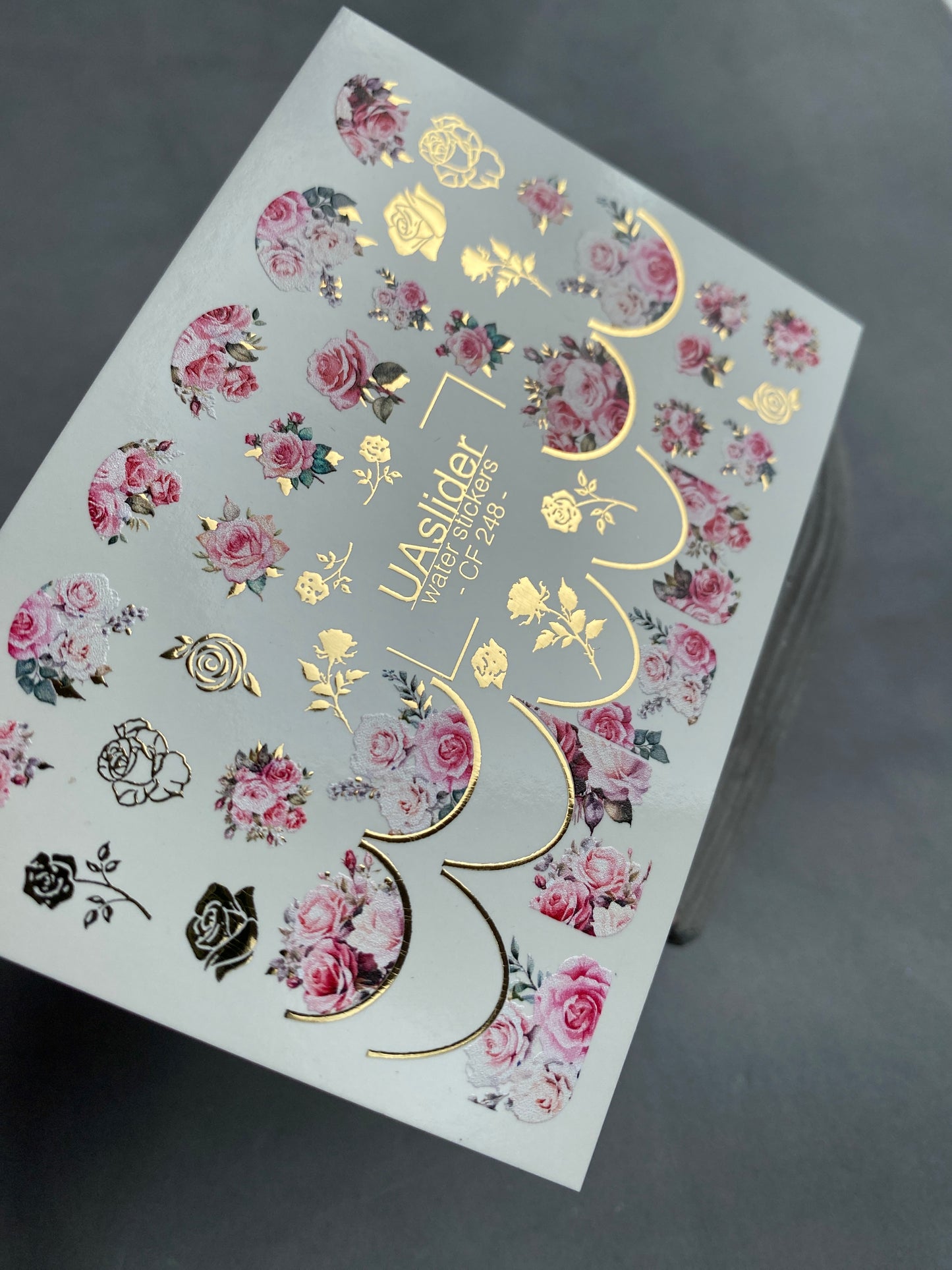 Nagų vandens lipdukas CF-248 | Gėlių nagų vandens lipdukai | Rožinės rožės su auksiniais akcentais