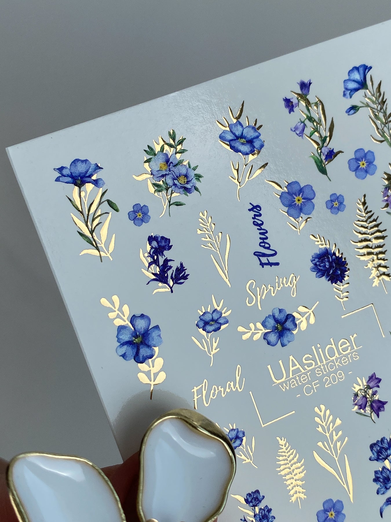 Calcomanía de Agua para Uñas CF-209 | Calcomanías de Agua para Uñas | Flores Silvestres Azules con Detalles en Papel Dorado