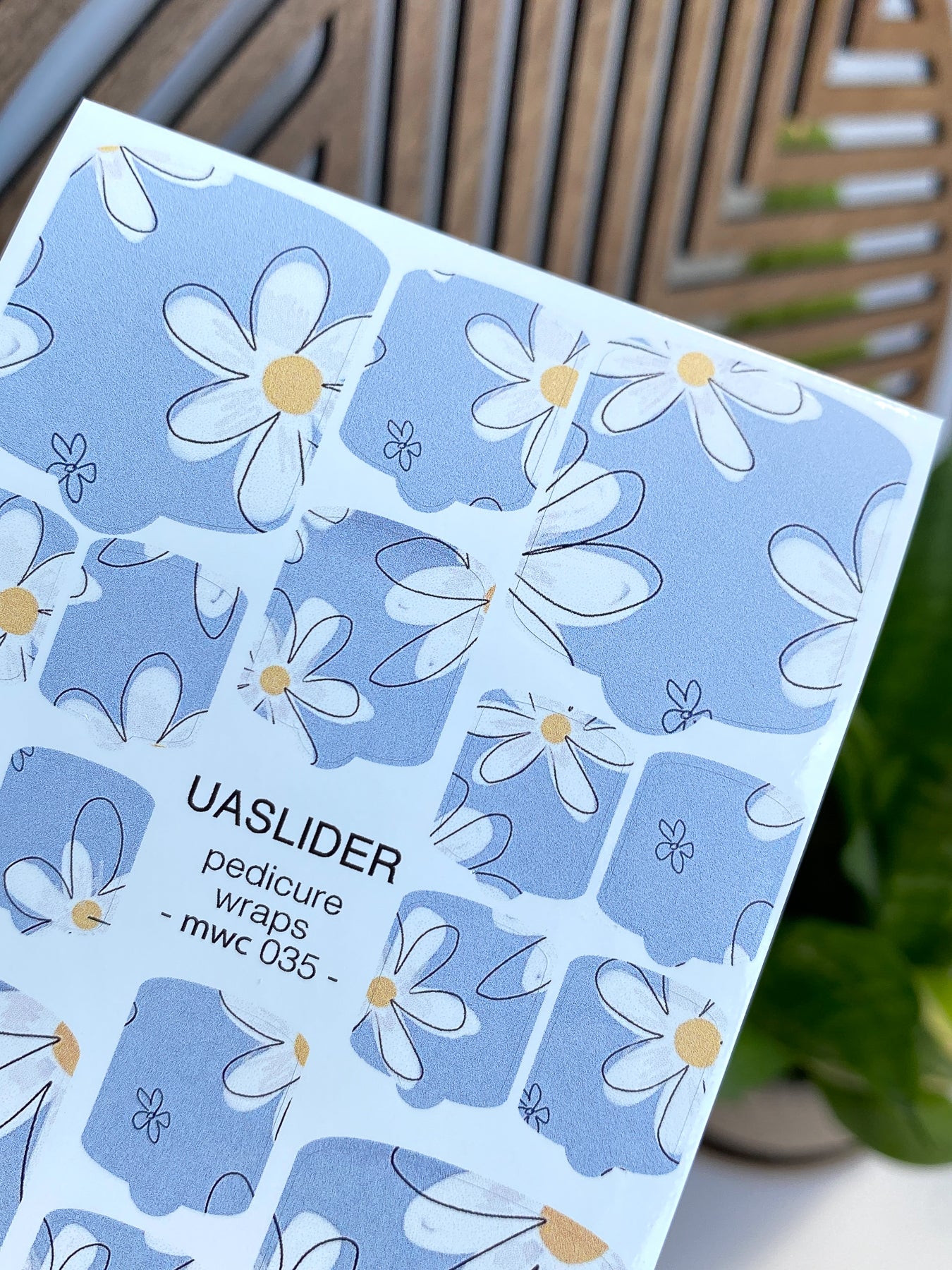 Daisy Pedicure Nail Wraps — White Flowers on Periwinkle | MWC-035
