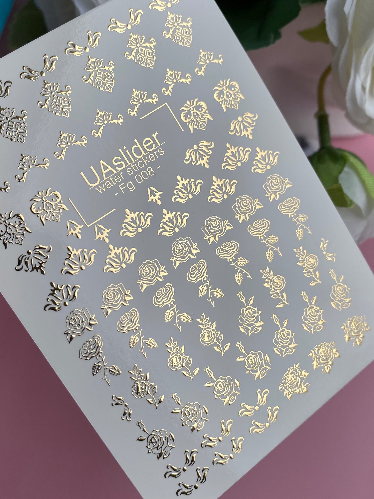 Naklejki na paznokcie wodne Fg-008 | Kwiatowe naklejki wodne na paznokcie z różami w złotej folii | Romantyczna sztuka paznokci