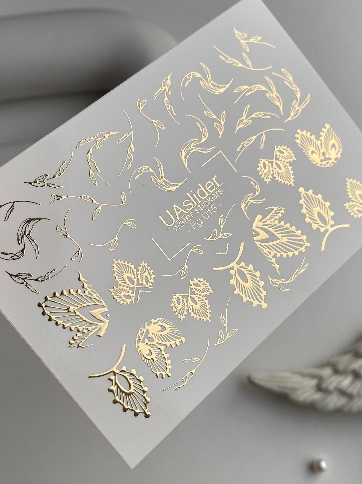 Naklejki na paznokcie wodne Fg-015 | Botaniczne naklejki wodne na paznokcie z złotą folią | Eleganckie wzory liści