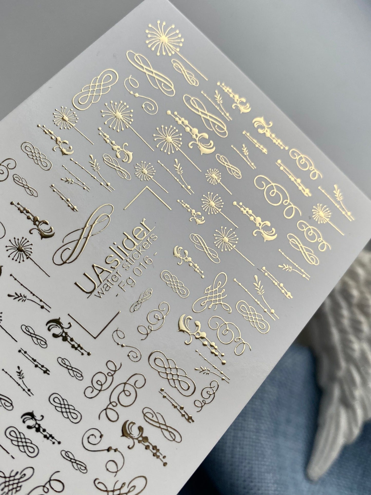 Naklejki na paznokcie wodne Fg-016 | Eleganckie wodne naklejki na paznokcie z złotą folią | Zawijasy i ozdoby kaligraficzne