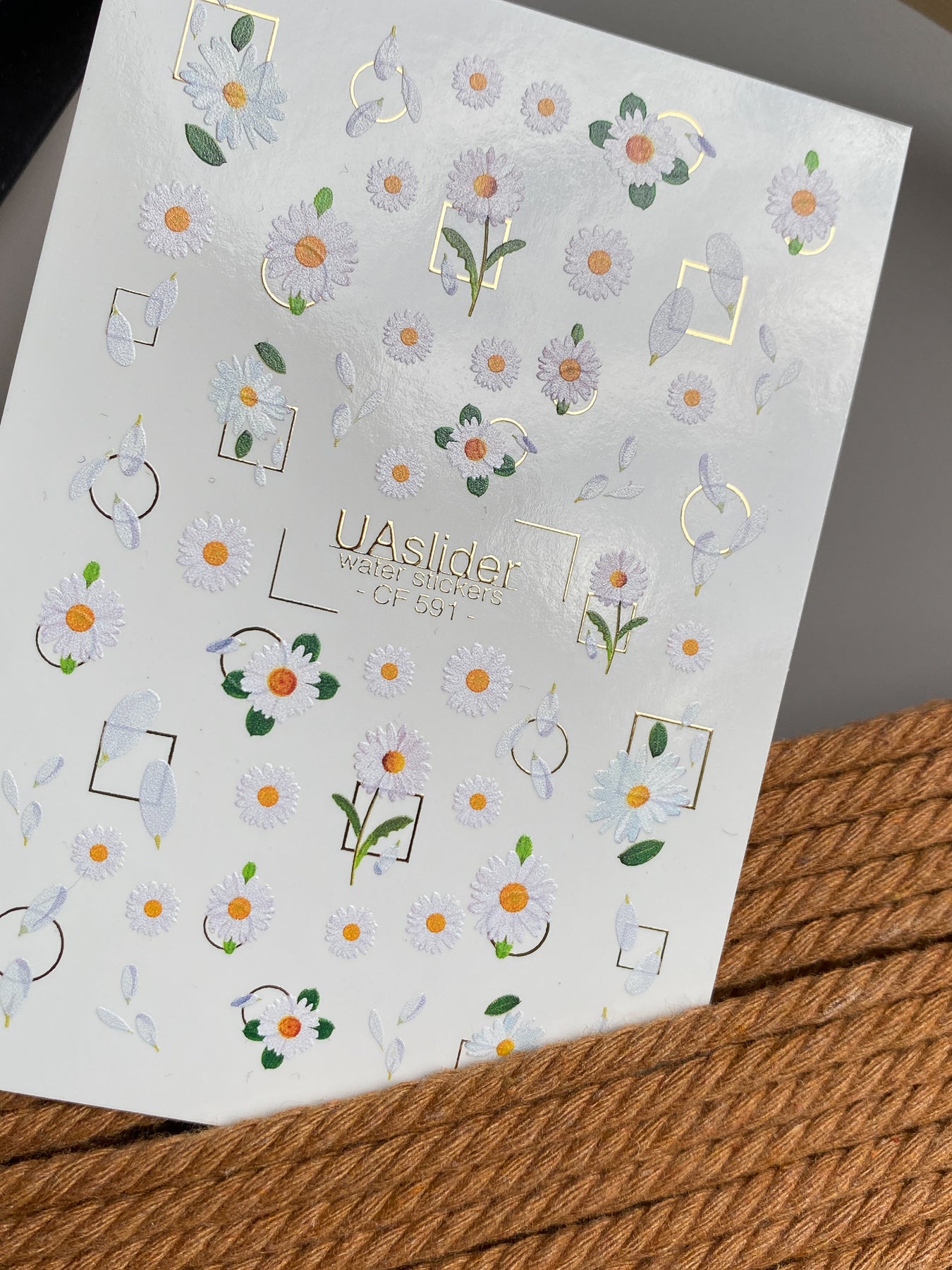 Nail Water Decal CF-591 | White Daisy Nail Water Decals | Summer Floral Nail Stickers with Gold Details - UASLIDER