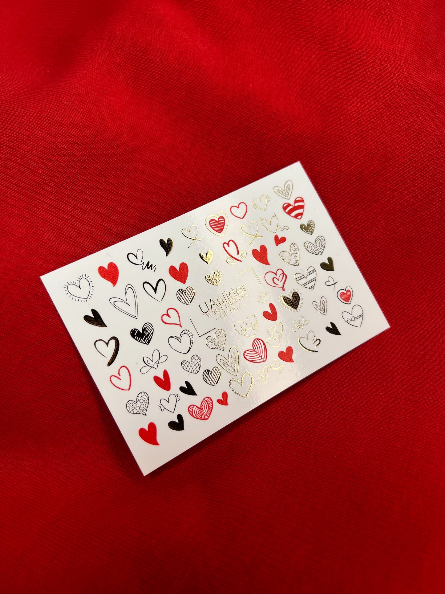 Naklejka na paznokcie wodna CF-057 | Naklejki wodne na paznokcie w kształcie serca | Czerwone, czarne i złote wzory suwaków miłości