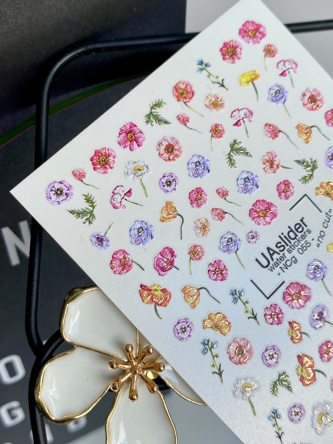 Décalcomanie d'ongles NCg-055 | Décalcomanies à glissière pour ongles | Fleurs sauvages colorées et fleurs des prés