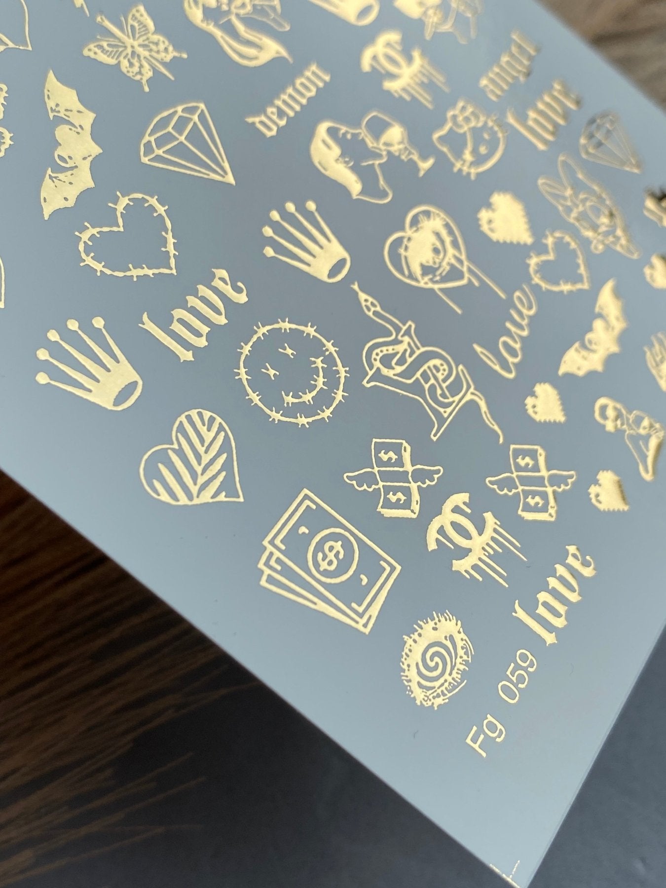 Nail Water Decal Fg-059 | Water Slide Nail Decals Gold Graffiti Love | Urban Nail Tattoos with Symbols and Crowns - UASLIDER
