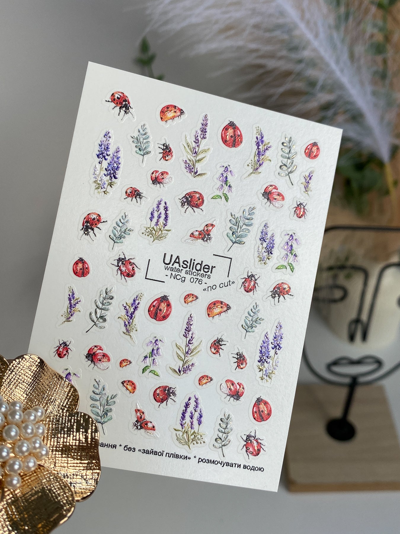 מדבקת מים לציפורניים NCg-076 | מדבקות מים לציפורניים עם חיפושיות פרת משה רבנו ולבנדר | אמנות ציפורניים בהשראת הטבע