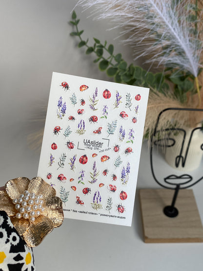 מדבקת מים לציפורניים NCg-076 | מדבקות מים לציפורניים עם חיפושיות פרת משה רבנו ולבנדר | אמנות ציפורניים בהשראת הטבע