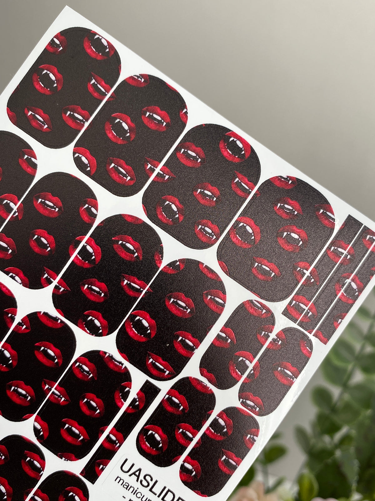 Vampire Lips Manicure Wraps — Red Fangs on Black | mw-326