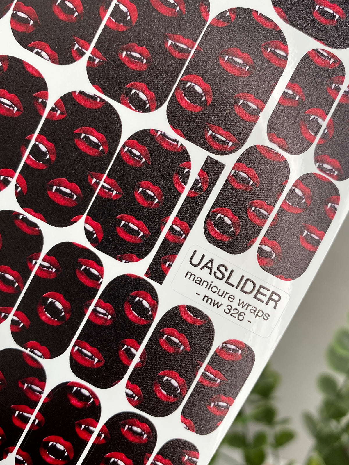 Vampire Lips Manicure Wraps — Red Fangs on Black | mw-326