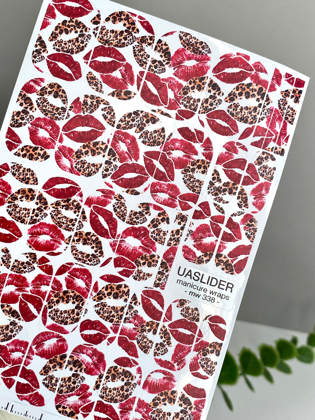 Red Kiss Manicure Nail Wraps — Leopard Lips | mw-338