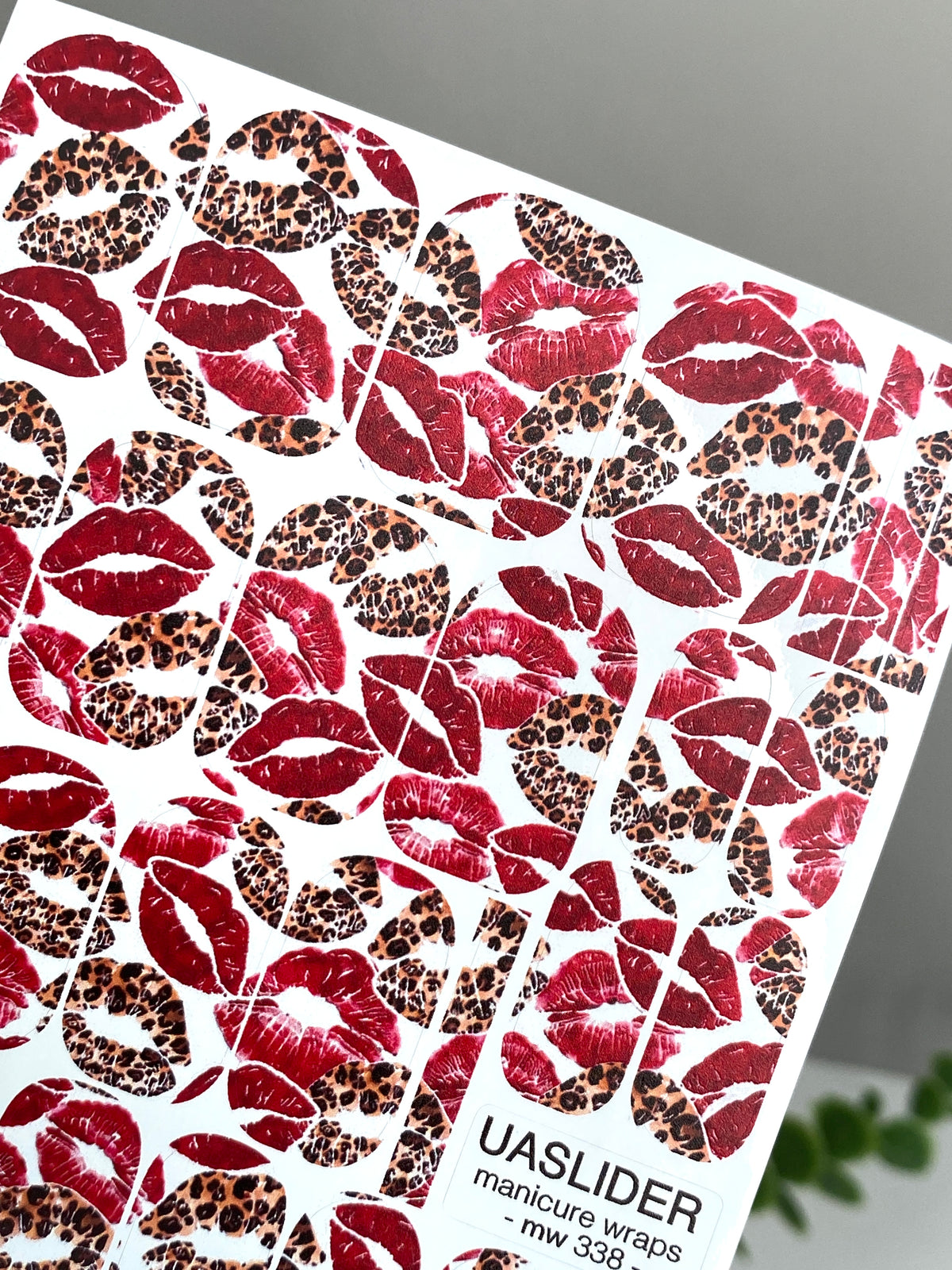 Red Kiss Manicure Nail Wraps — Leopard Lips | mw-338