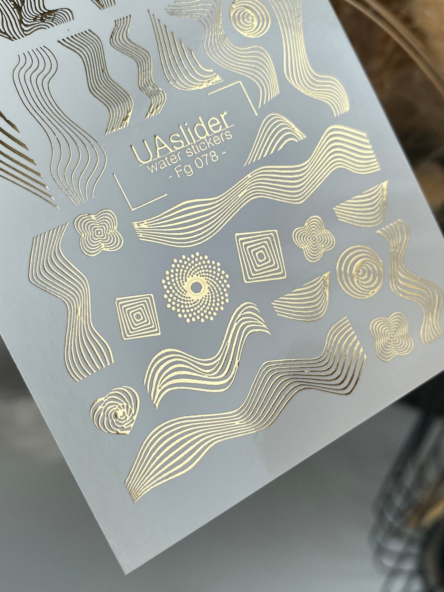 Nálepky na nehty Fg-078 | Zlaté fóliové vodní nálepky na nehty | Abstraktní vlny a geometrické linie
