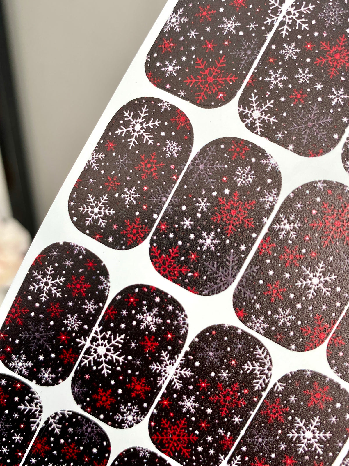 Snowflake Manicure Wraps — Red & White on Black | mw-331