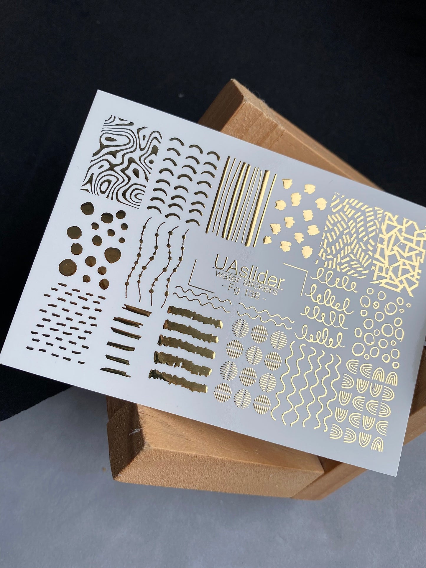 Adesivo per unghie Fg-138 | Adesivi per unghie a trasferimento ad acqua con linee astratte dorate e puntini | Nail art minimalista