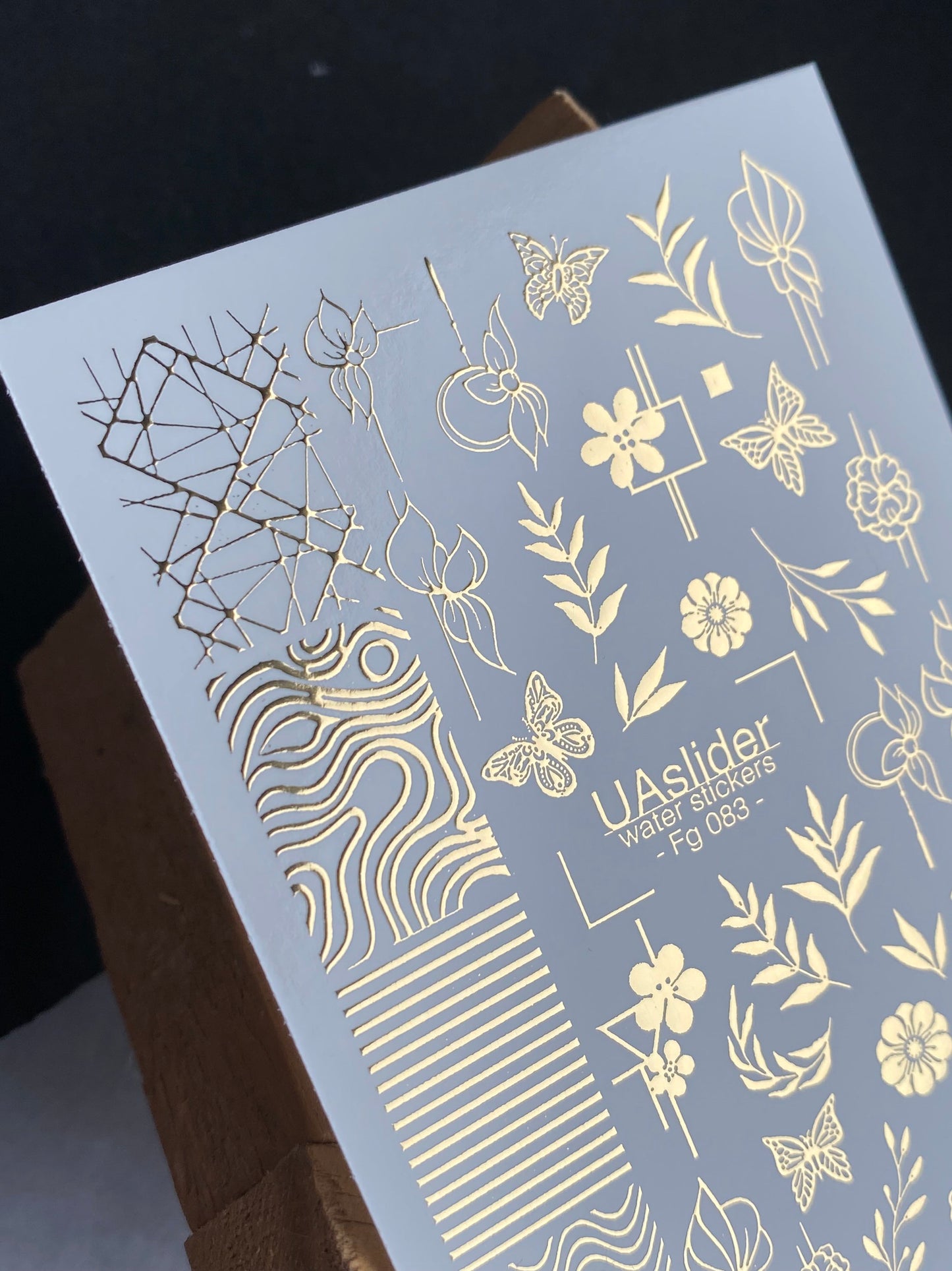 Nagų vandens lipdukas Fg-083 | Auksinės folijos vandens slydimo nagų lipdukai | Geometriniai gėlių raštai ir drugeliai