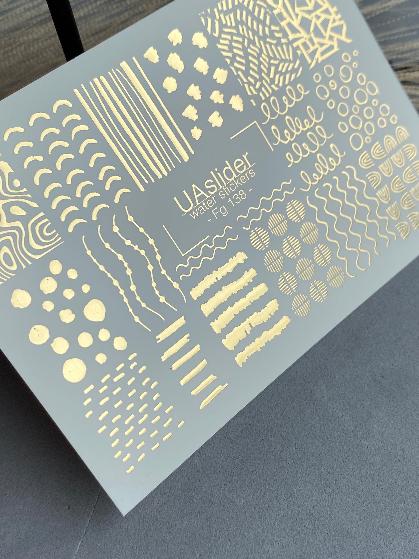 Adesivo per unghie Fg-138 | Adesivi per unghie a trasferimento ad acqua con linee astratte dorate e puntini | Nail art minimalista