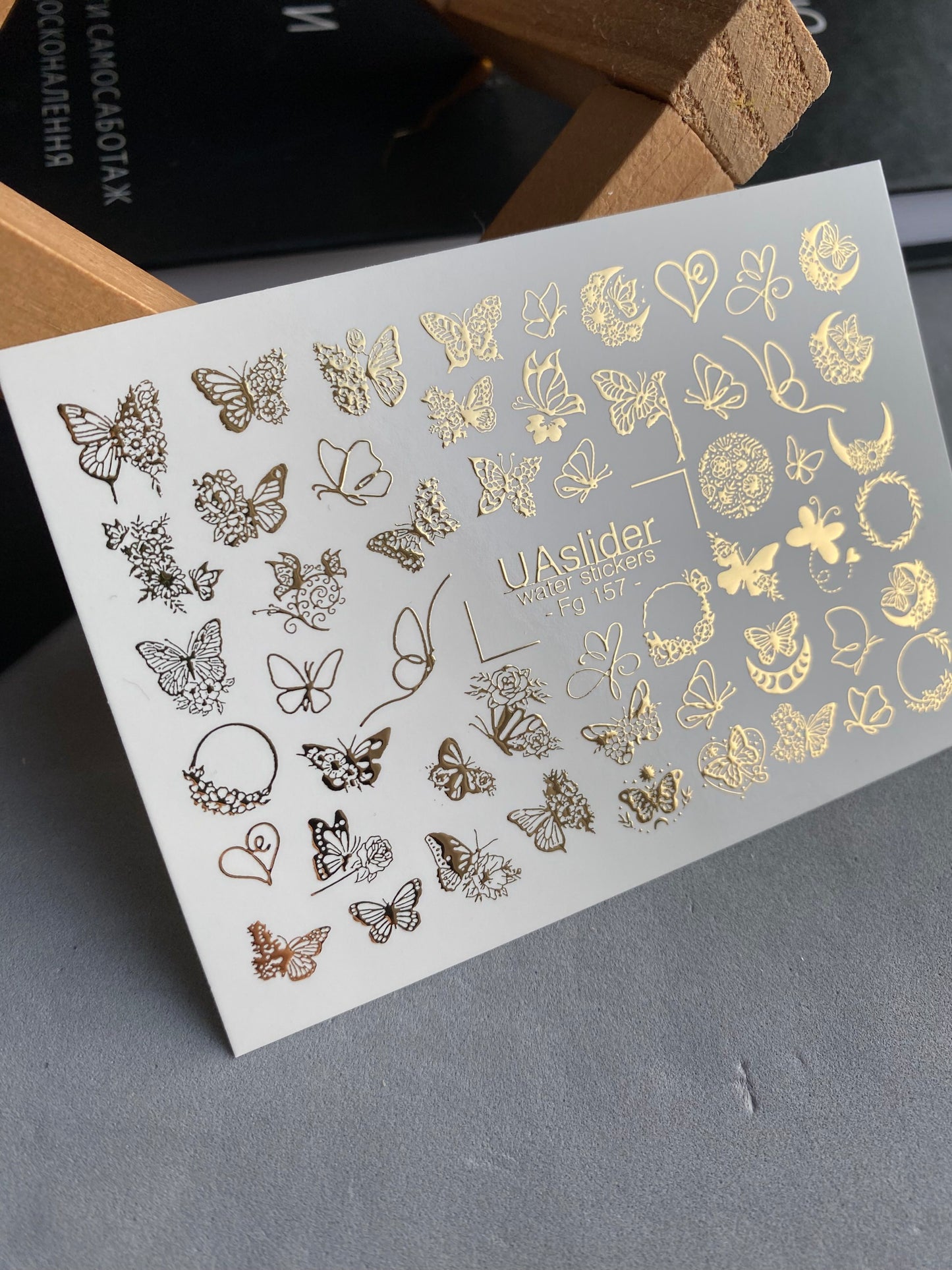 Adesivi per unghie ad acqua Fg-157 | Adesivi per unghie a trasferimento ad acqua con foglia d'oro | Farfalle e accenti floreali