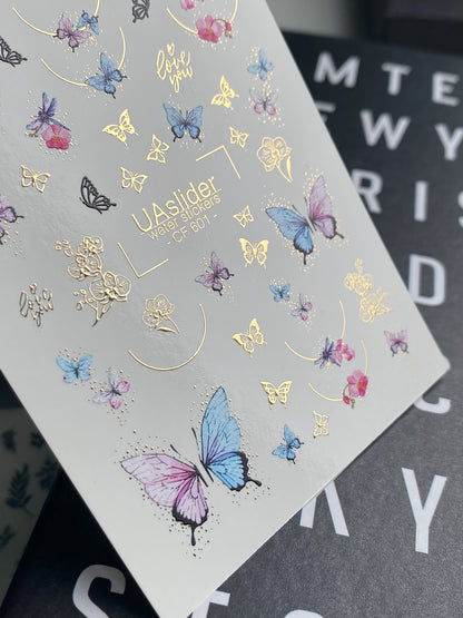 Nálepka na nehty CF-601 | Nálepky na nehty s motivem motýlů a květin | Modří, fialoví a růžoví motýli se zlatými detaily