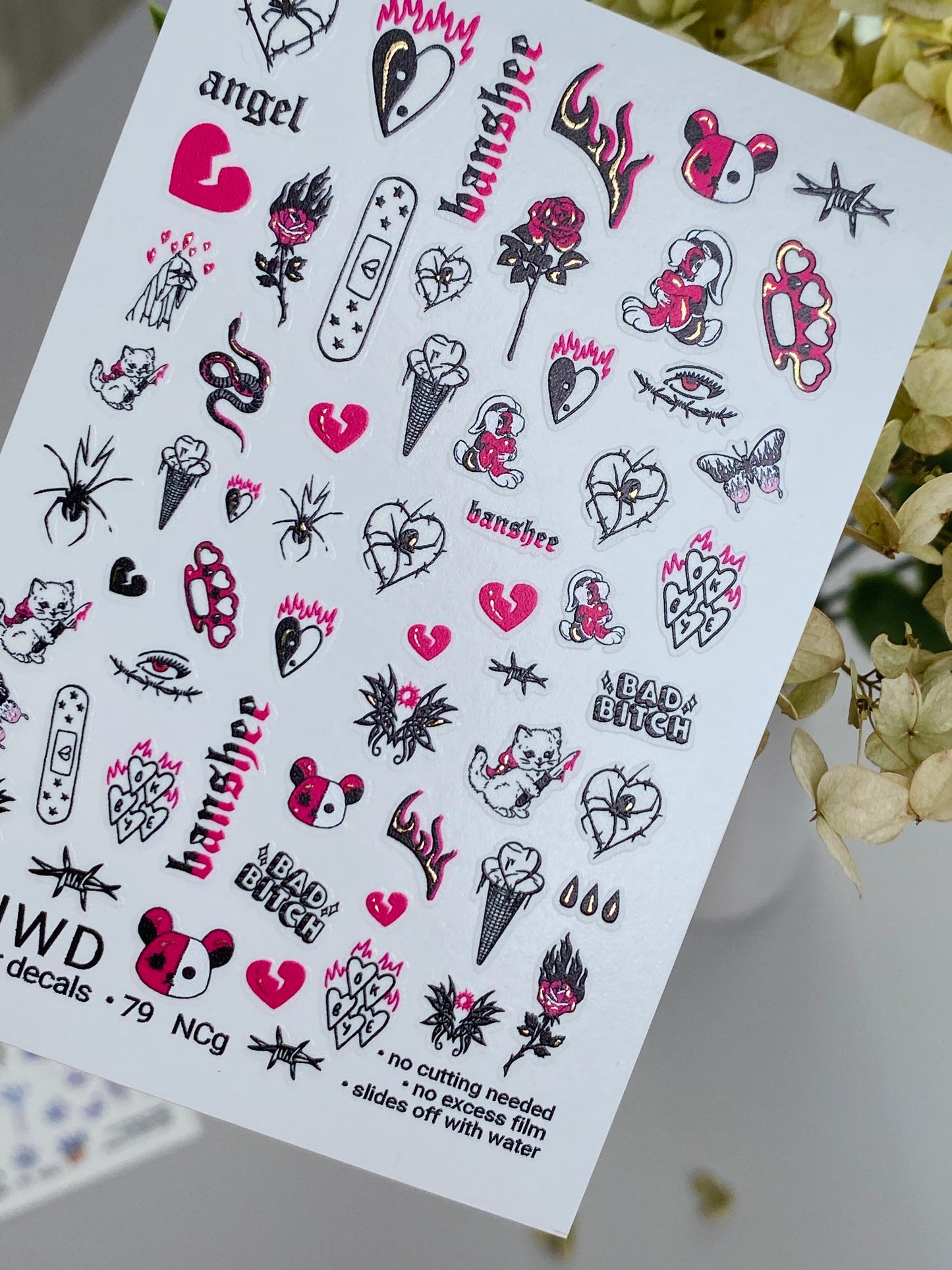 Adesivo per Unghie 79 NailWD | Adesivi per Unghie a Scivolamento d'Acqua Stile Punk Emo | Cuori, Rose e Arte Audace