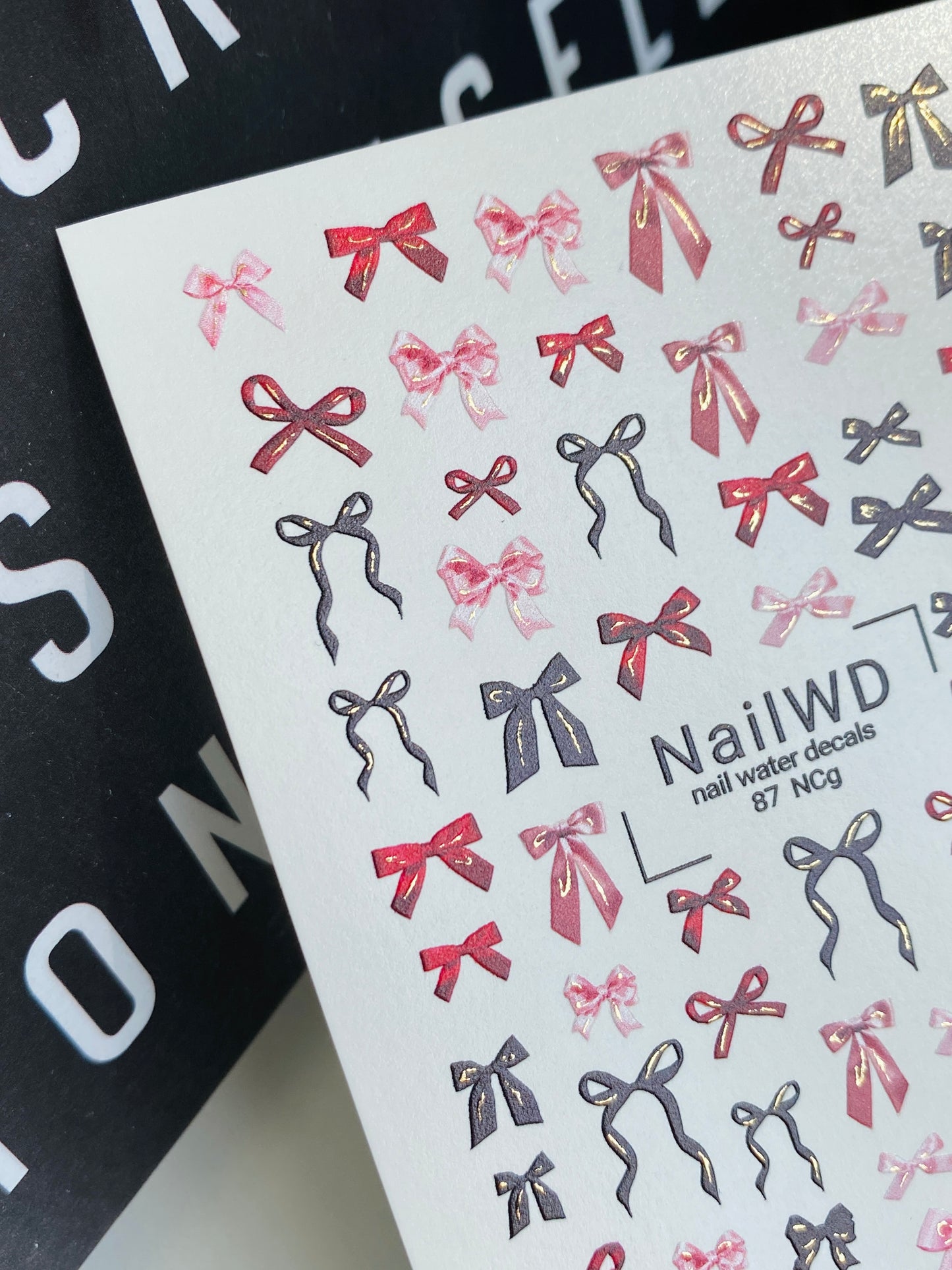 Nálepka na nehty 87 NailWD | Vodní nálepky na nehty černé, červené a růžové mašle | Elegantní dívčí design