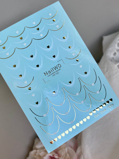 Naklejka na paznokcie 146 NailWD | Naklejki do paznokci na wodę ze zjeżdżalnią Złote i białe serca | Romantyczny wzór francuskiej krzywej