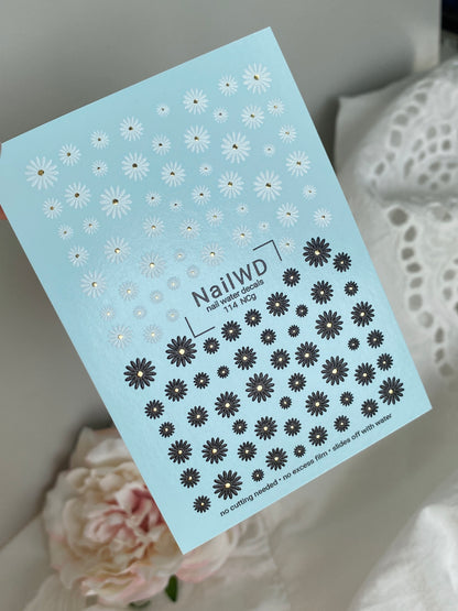 Naklejka na paznokcie 114 NailWD | Naklejki wodne na paznokcie białe i czarne stokrotki | Minimalistyczna kwiatowa stylizacja paznokci