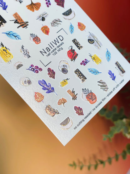 Adesivo per Unghie 103 NailWD | Adesivi per Unghie a Scivolamento d'Acqua Autunno Caffè e Elementi Accoglienti | Nail Art Autunnale con Foglie e Libri