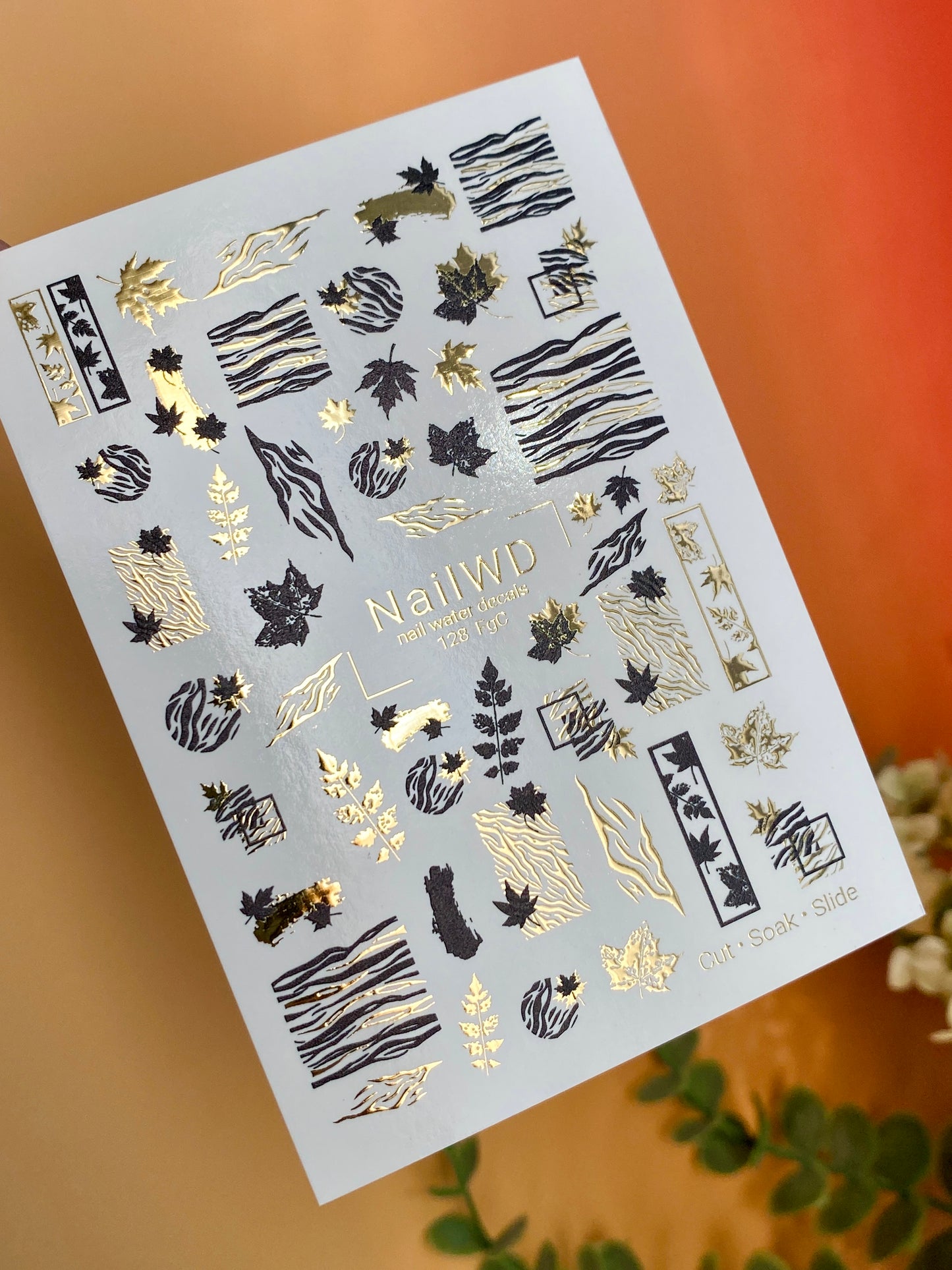 네일 워터 데칼 128 NailWD | 워터 슬라이드 네일 데칼 블랙 & 골드 | 가을 잎과 추상선