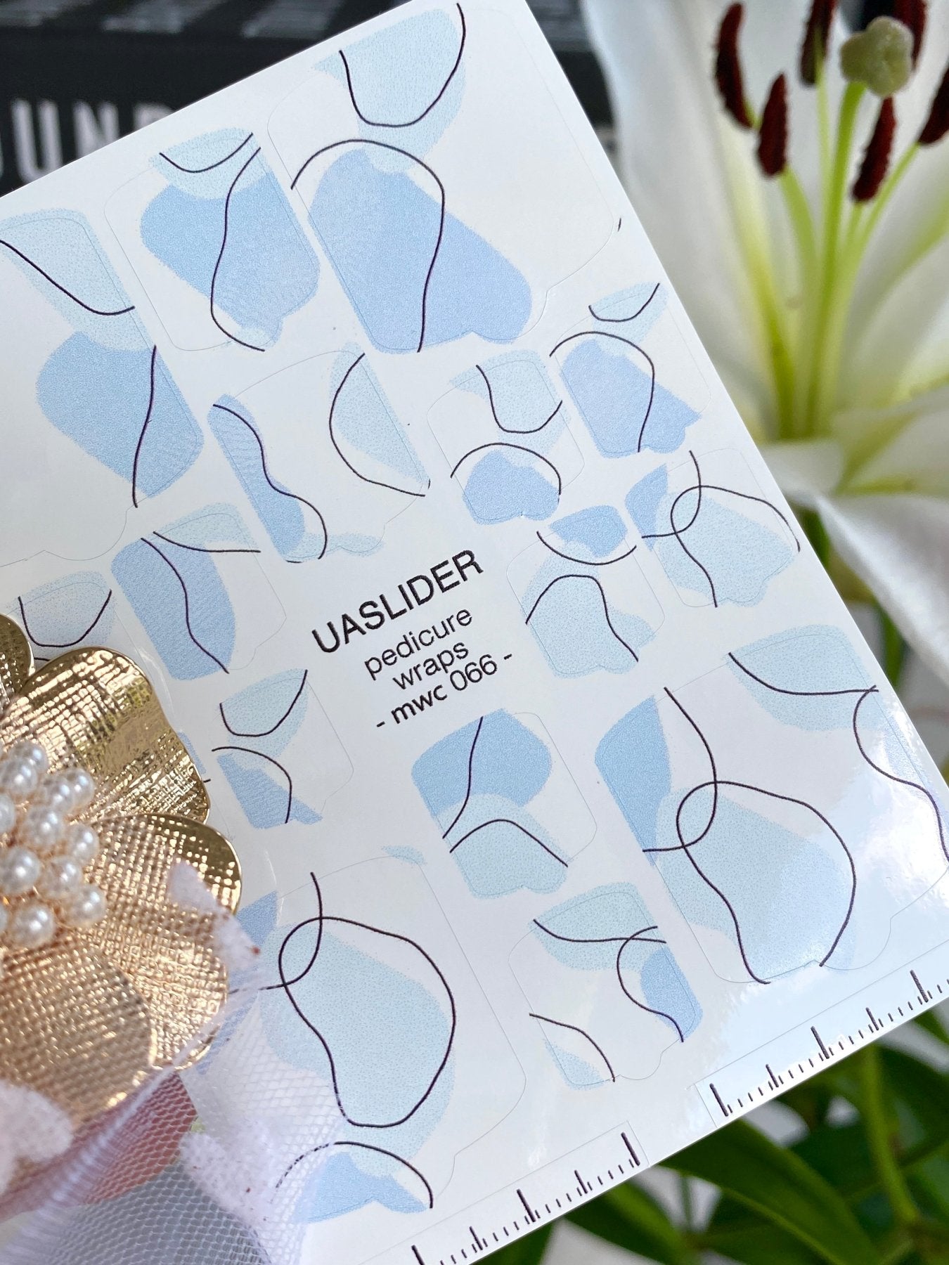 Abstract Line Art Pedicure Nail Wraps — Baby Blue & Dark Contour | MWC-066 - UASLIDER