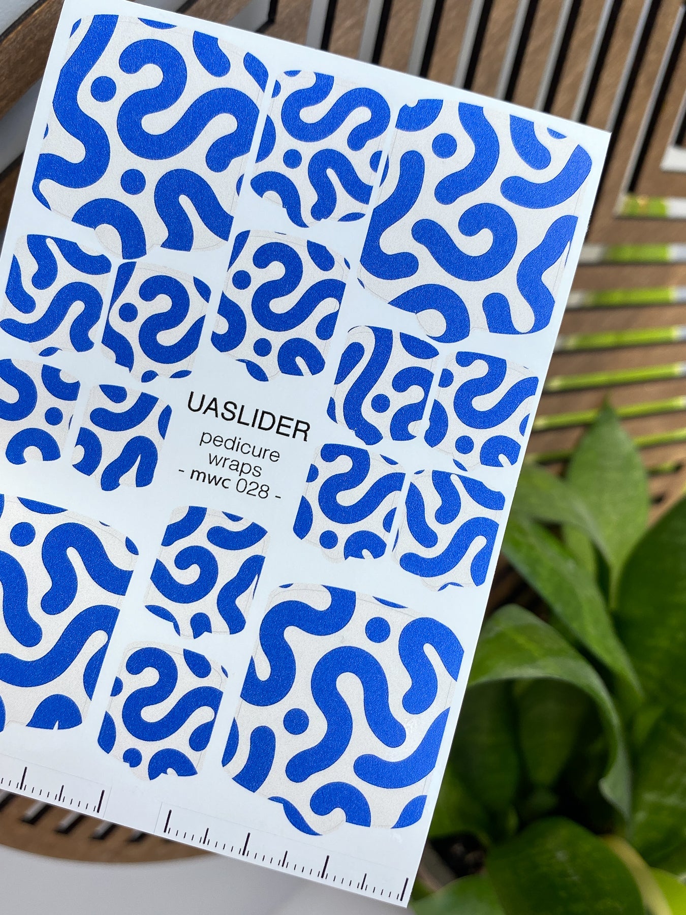 Abstract Pedicure Nail Wraps — Blue Squiggle on White | MWC-028 - UASLIDER
