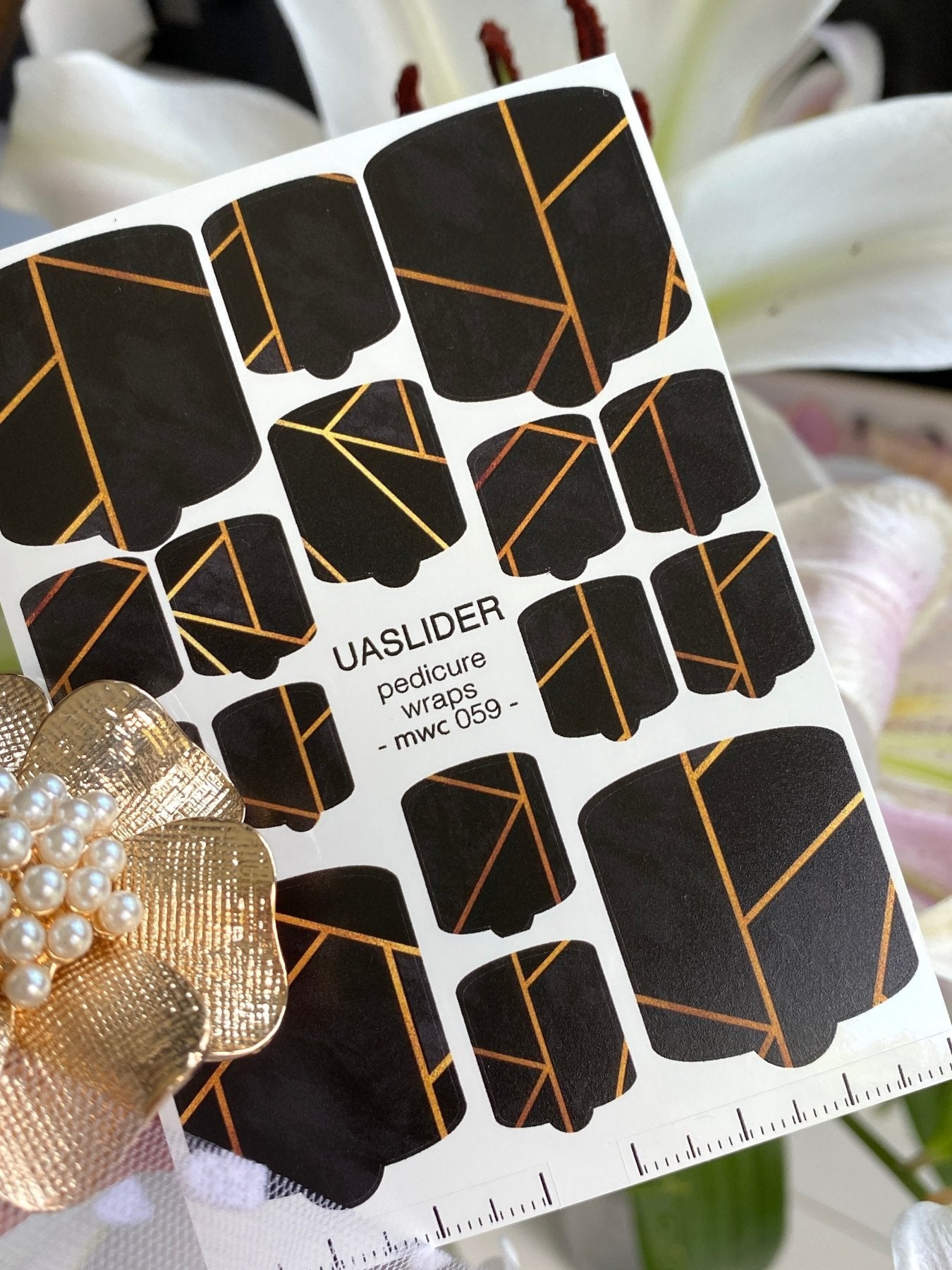 Black Geometric Pedicure Nail Wraps — Golden Line Art | MWC-059 - UASLIDER
