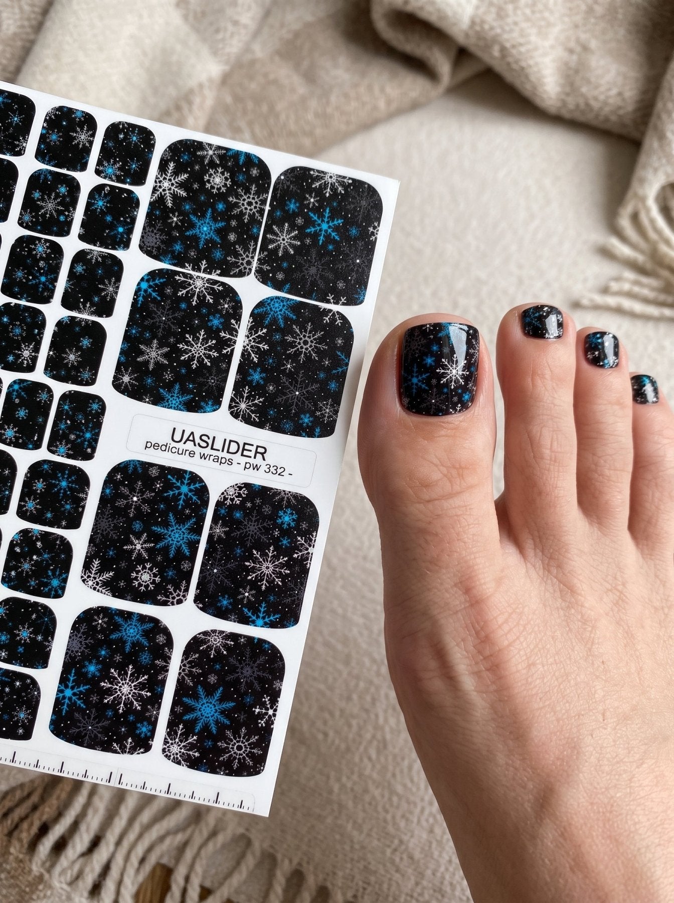 Blue Snowflake Pedicure Wraps — Black Winter Pattern | pw-332 - UASLIDER