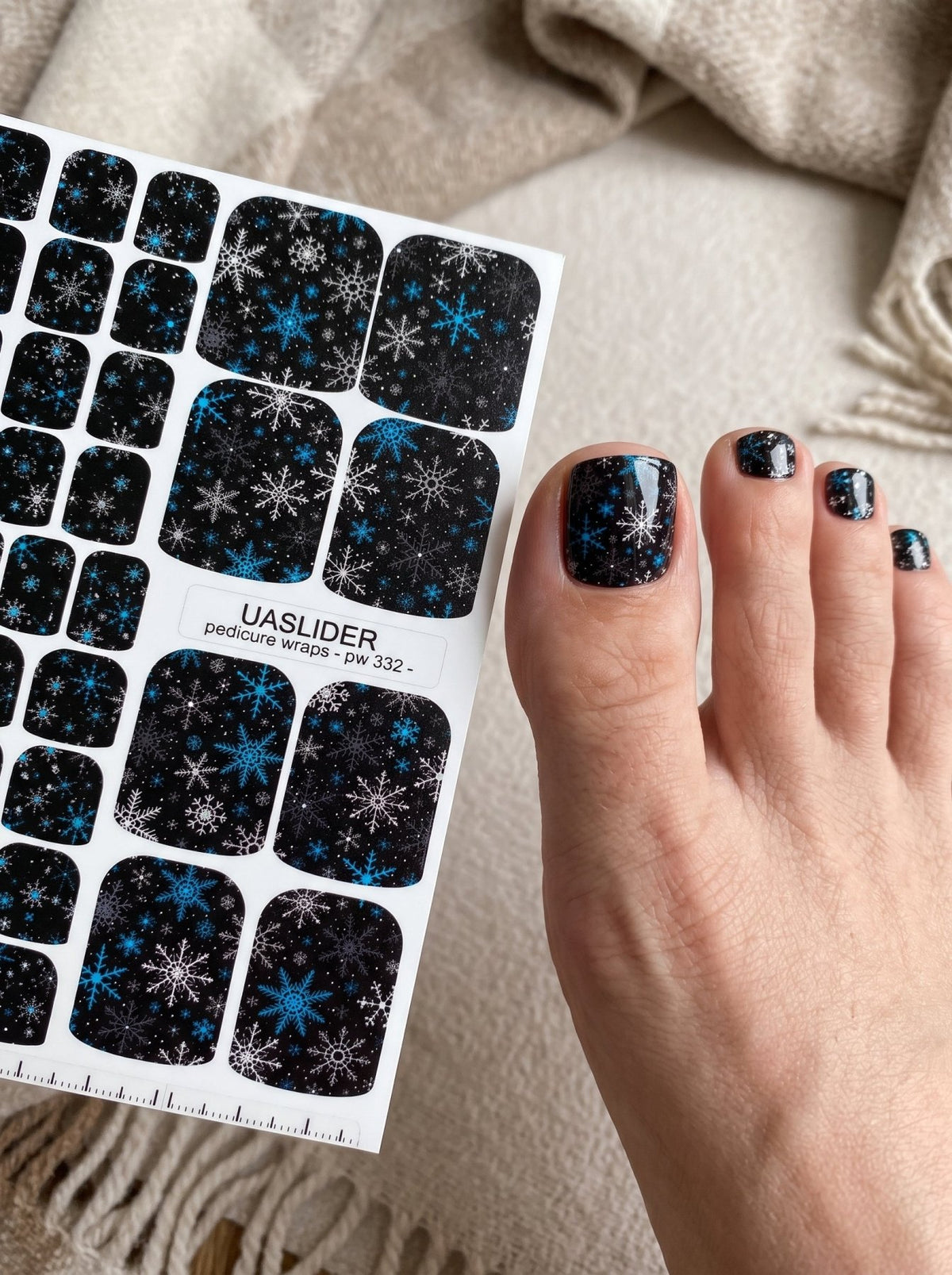 Blue Snowflake Pedicure Wraps — Black Winter Pattern | pw-332 - UASLIDER