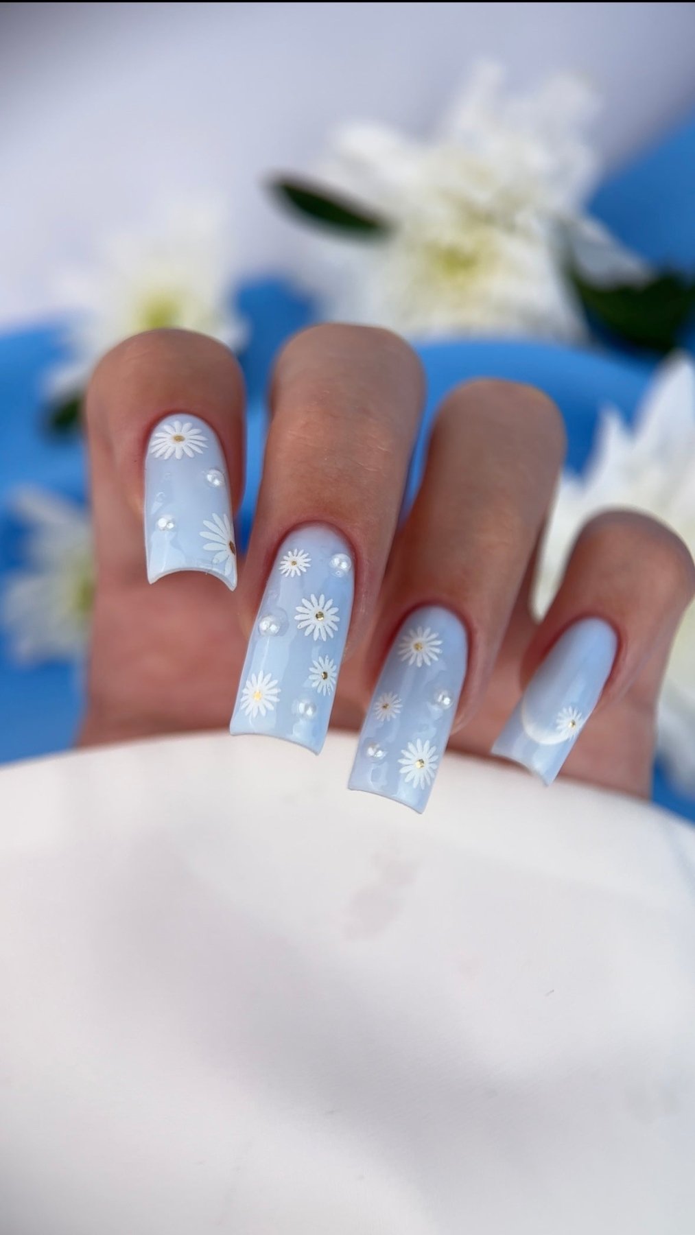 Daisy Nail Decals — White Micro Daisies with Gold Centers | CF - 555 - UASLIDER