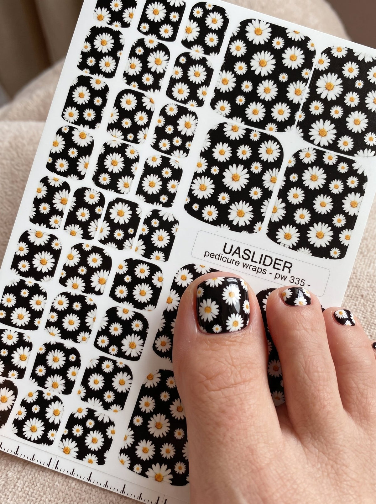 Daisy Pedicure Nail Wraps — White Flowers on Black | pw-335 - UASLIDER