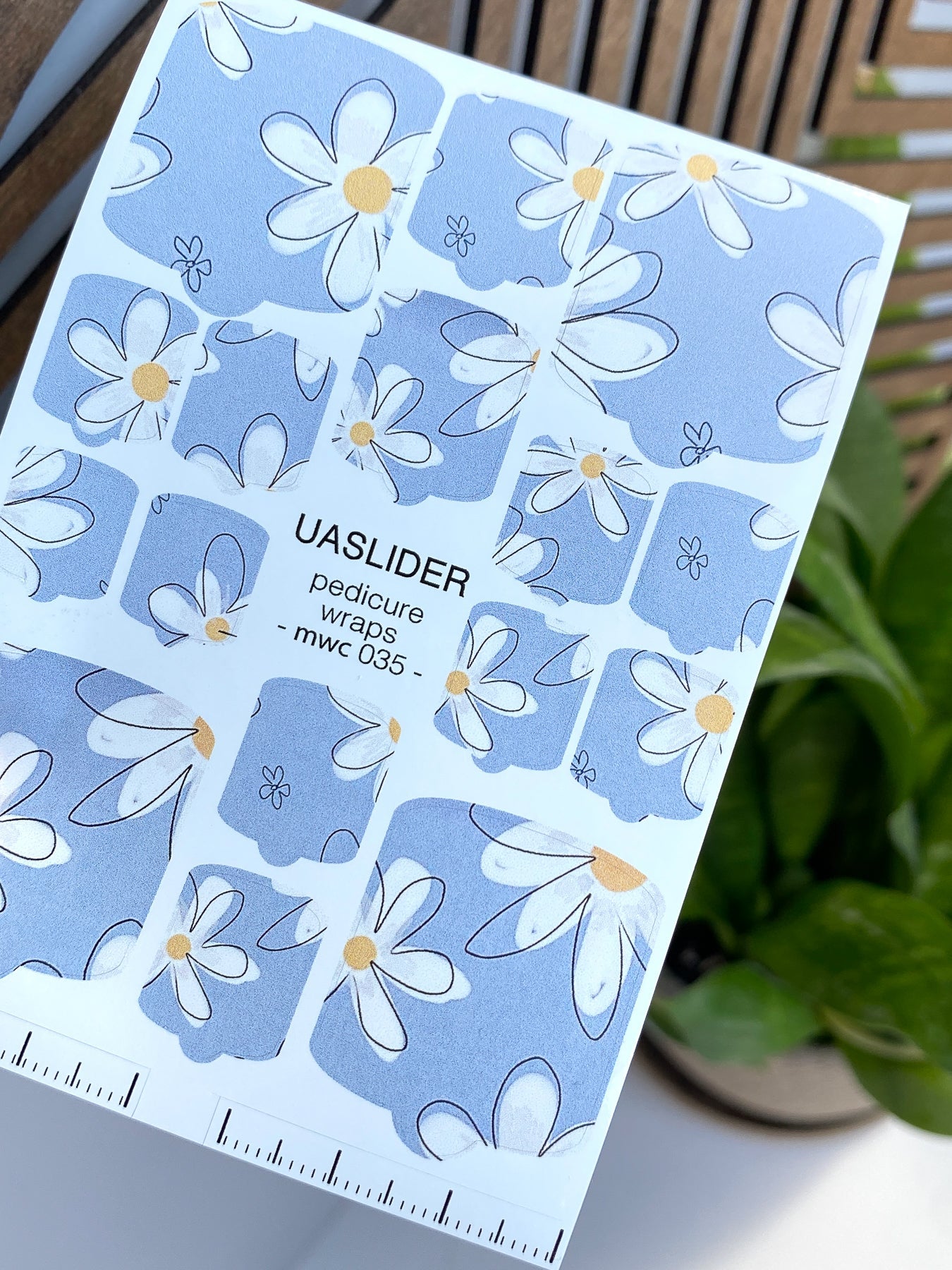 Daisy Pedicure Nail Wraps — White Flowers on Periwinkle | MWC-035 - UASLIDER